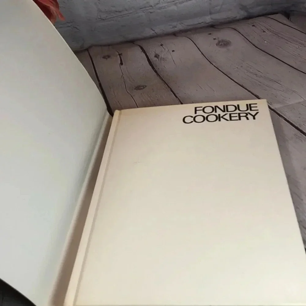 Vintage 1970 FONDUE COOKERY cookbook